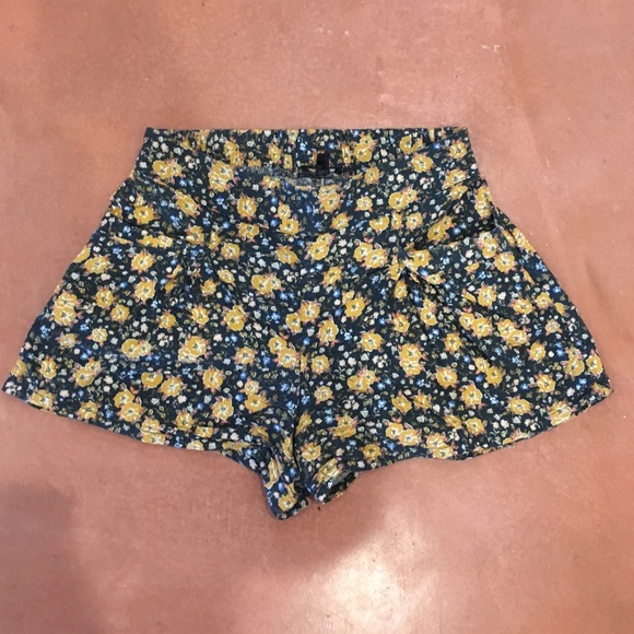 NORDSTROM FLOWY SHORTS