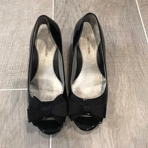 Dress girls shoes with small heel
