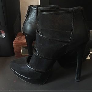 Mesh Black Pointed Toe Booties
