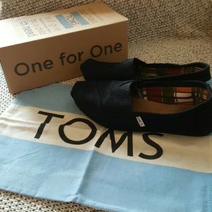 TOMS classic black burlap shoes