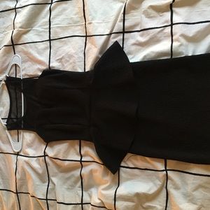 Black sleeveless bodycon