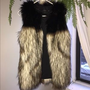 TULULA/ARITZIA Faux fur Vest