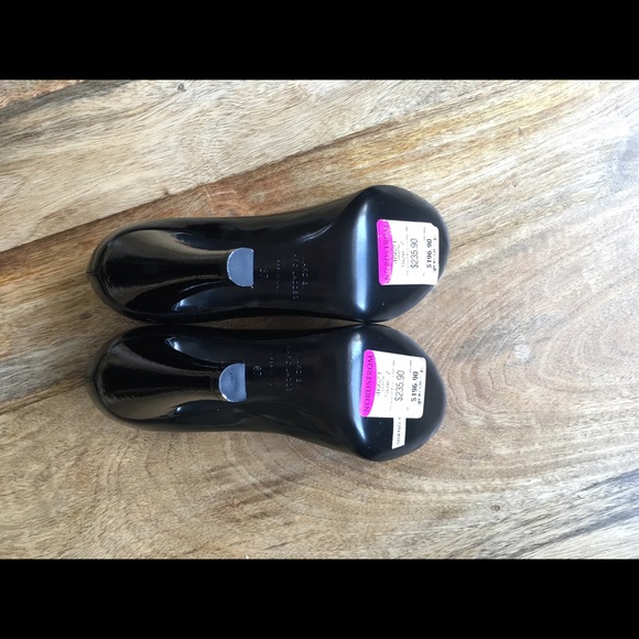 NWT Marc by Marc Jacobs patent leather pumps; 3.5” - Picture 2 of 2