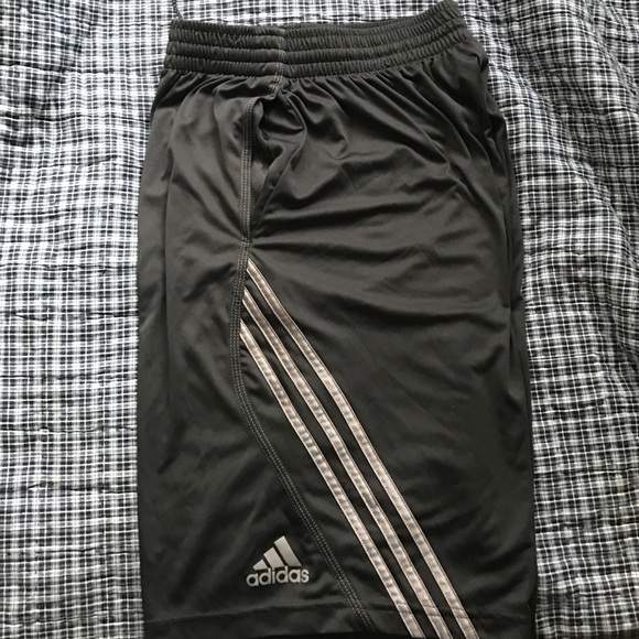 Men's Adidas size Small Basketball shorts