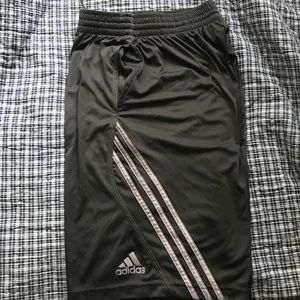 Men's Adidas size Small Basketball shorts