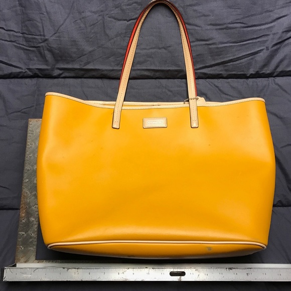 Coach Metro Tote 💕