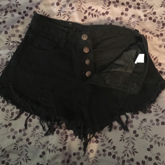 Top and Shorts Set with FREE camisole - Picture 2 of 2