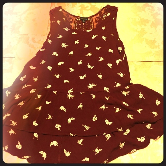 Torrid 1 Maroon tank with embroidered flower EUC!!