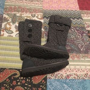 Size 8 - stitched ugg boots. Like new.