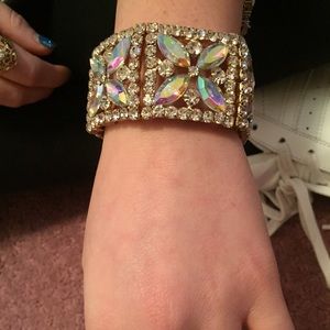 Irridescent stone bracelet