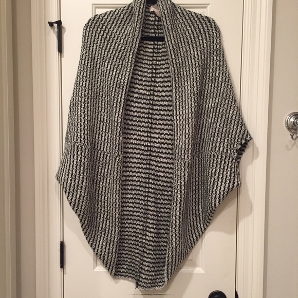 Black and white sweater cardigan S/M