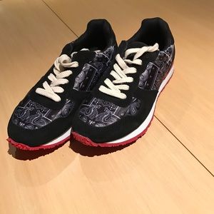 NWOT Inkkas Sneakers