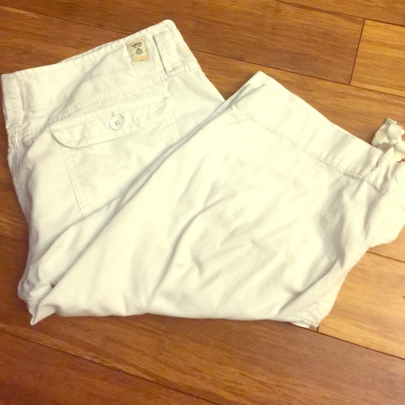 White Levi Capris