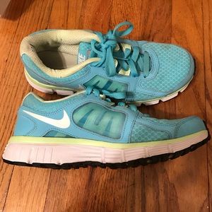 Nike dual fusion tennis shoes