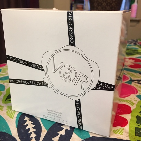 AUTHENTIC! Viktor & Rolf Flowerbomb eau de parfum
