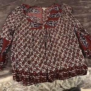 Lucky Brand shirt fits well never worn