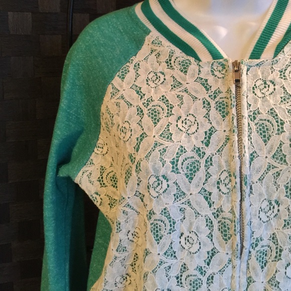 ❌❤️SOLD❤️❌Lace Front Green Zip up jacket / Top 💚 - Picture 2 of 4