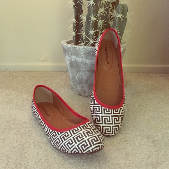 Black white weave pattern flats