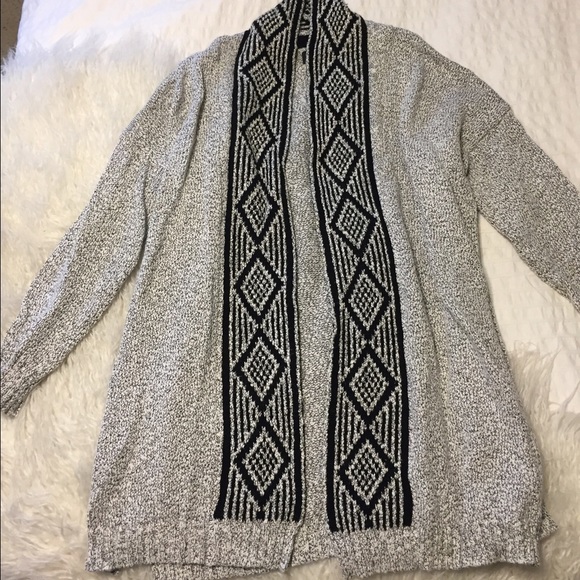 Grey marled sweater with print 💕