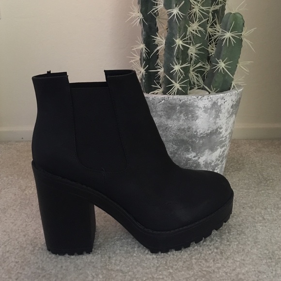 High heel chelsea boots