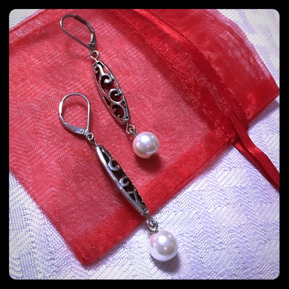 NWOT Premier Designs Carly Pearl Drop Earrings