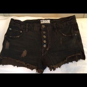 Free People distressed cut off shorts size 25