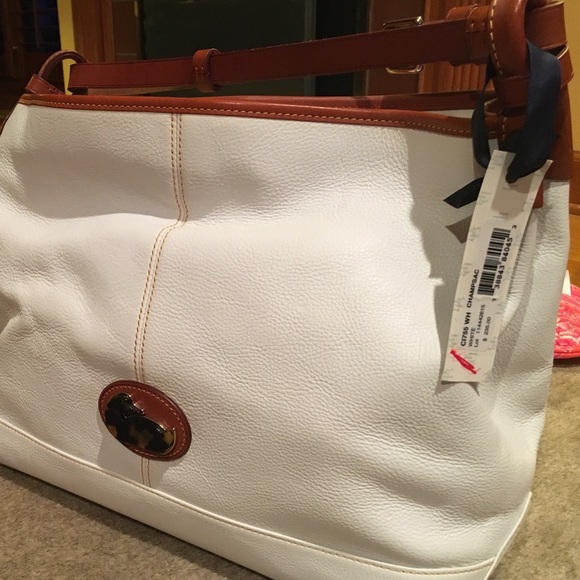 White purse with tortoise logo!