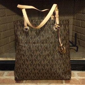 Michael kors jet set tote