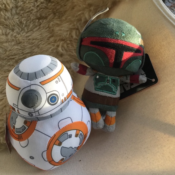 Two plush starwars figures