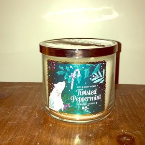 Bath and body works candle $8 firm.
