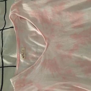 Light pink tie dye vneck