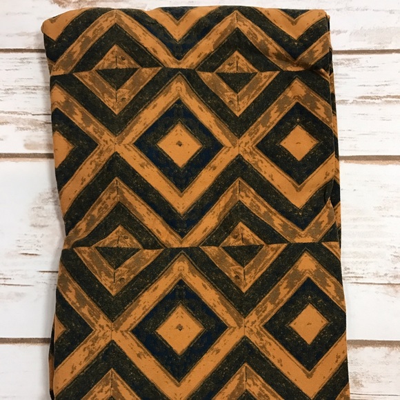 LULAROE TALL & CURVY TC LEGGINGS BRAND NEW!