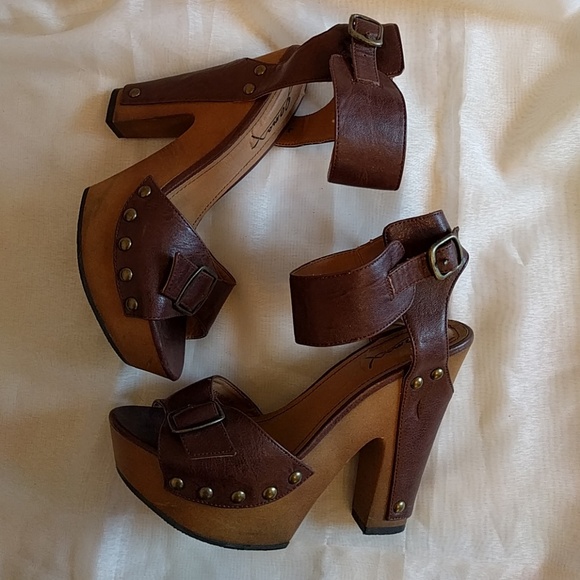 GoMax Jacqueline Ankle Strap Chunky Heel Sandals
