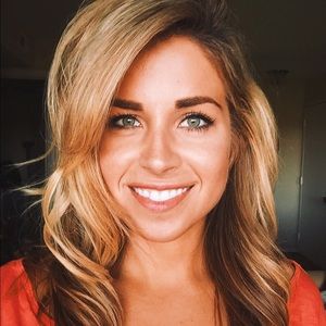 Meet your Posher, Casey