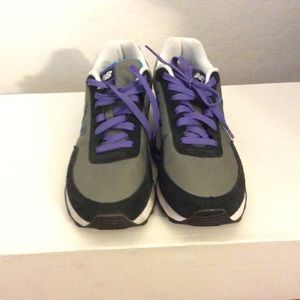 New Balance 411 Women Sneakers