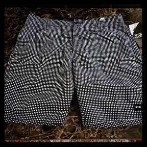 Brand new never worn Men oakley golf shorts