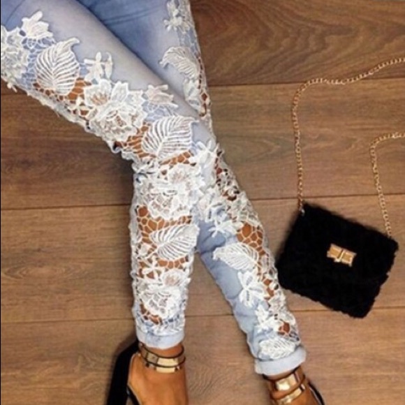 New White lace side covered Skinny Jeans.     L/XL