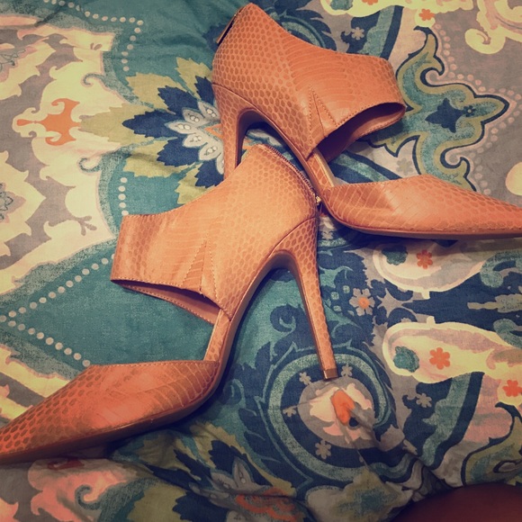 Jessica Simpson pink heels