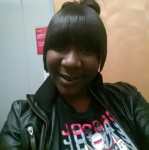 Meet your Posher, Tia