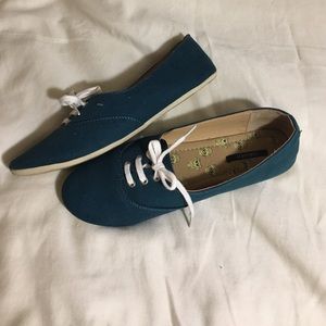 FOREVER 21 turquoise slip on flats