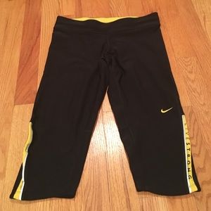 Nike Dri-Fit Livestrong cropped running pants