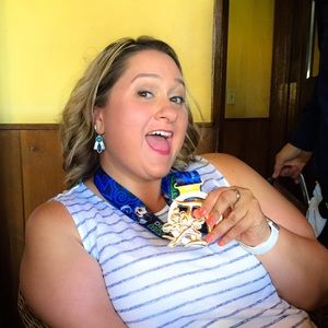 Meet your Posher, Launa