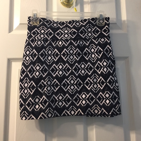 Patterned Short Pencil Skirt - Picture 1 of 1