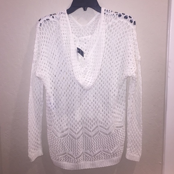 White Kit Abercrombie Shirt - Picture 2 of 2