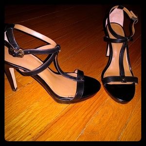 Banana Republic Open Toe T - Strap Leather Heels