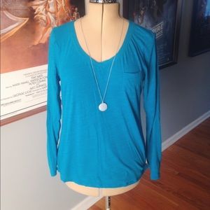 V-neck long sleeved tee