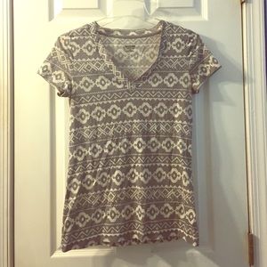 Tribal print v neck tee