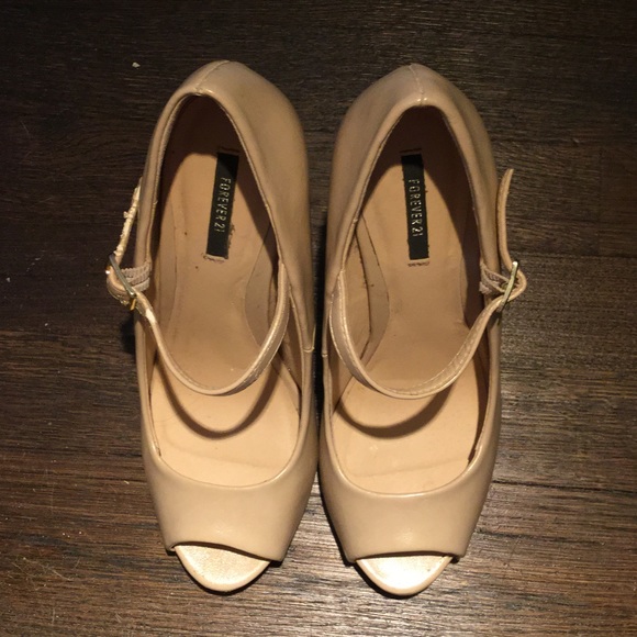 Flirty Size 7 Nude heels