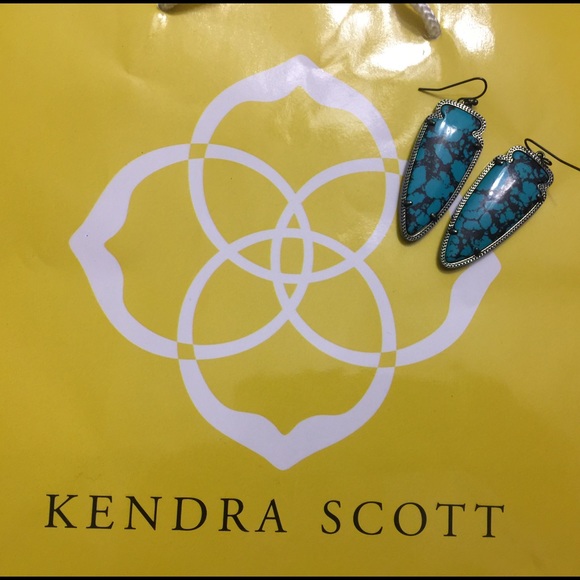 Kendra Scott gunmetal arrowhead earrings