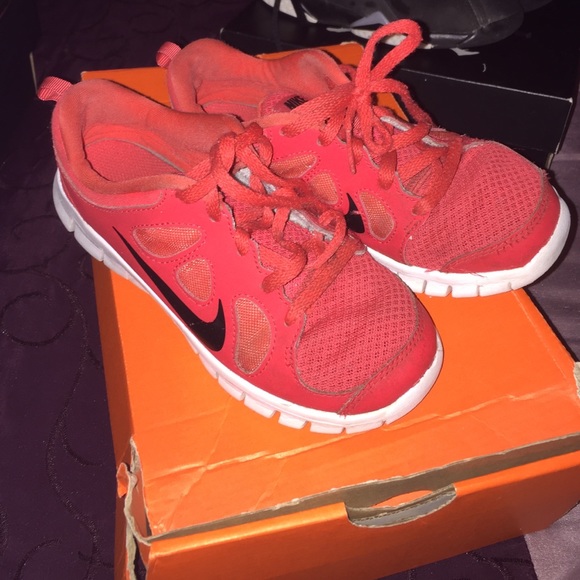 Boys Nikes shoes - Picture 1 of 2